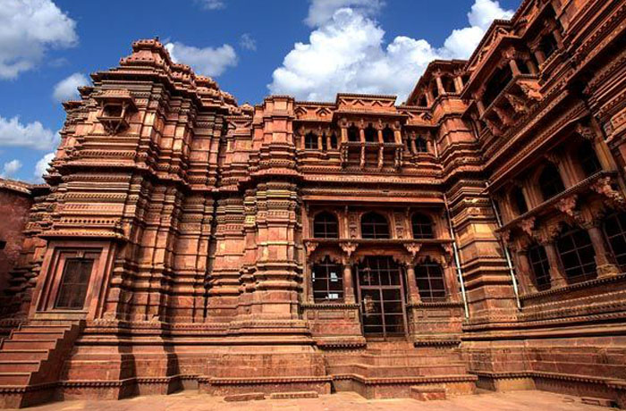 mathuravrindavantaxiservices